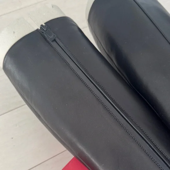 NIB Roger Vivier Elegant Black Heeled Boots with Gold Accent - Picture 7 of 10